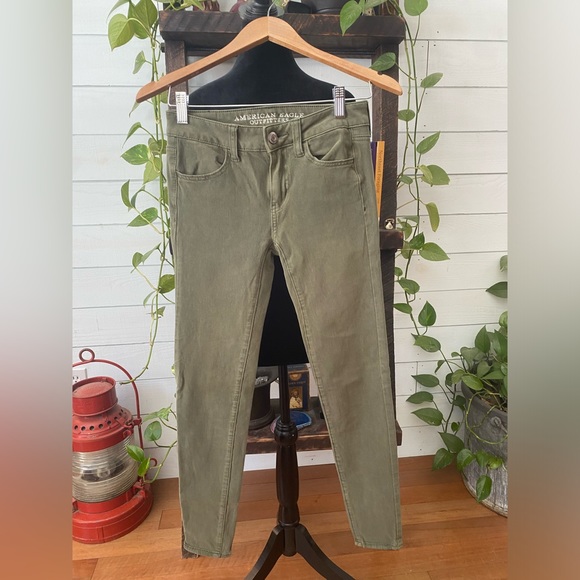 American Eagle Outfitters: Olive Green Jeans - Picture 16 of 17